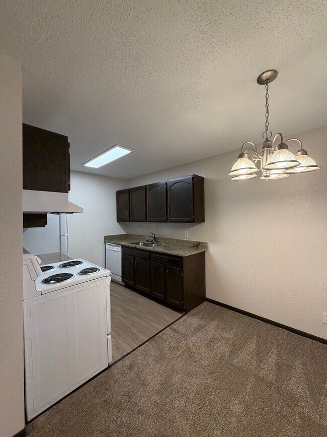 Building Photo - 1260 Larpenteur Ave W