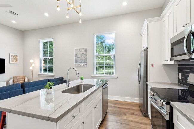 Building Photo - 3 Bed, 2 Bath Apartment for rent