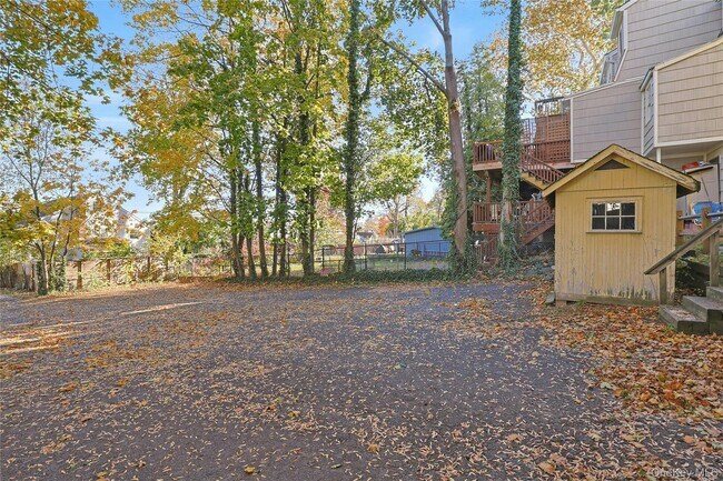 Building Photo - 105 S Broadway