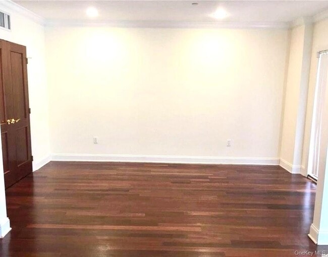 Building Photo - 171 Great Neck Rd