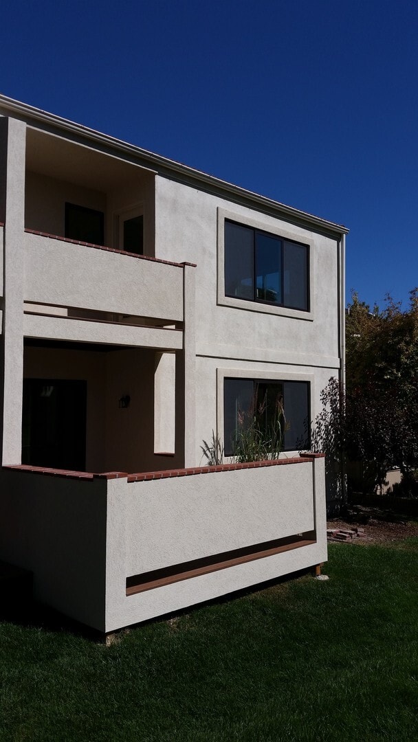 Building Photo - Condo for Rent