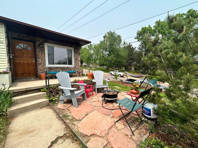 Building Photo - $0 DEPOSIT OPTION. Quaint 2 Bed, 1 Bath Ra...