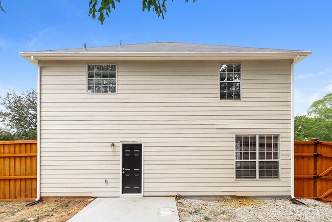 Building Photo - 2462 Raven Cir