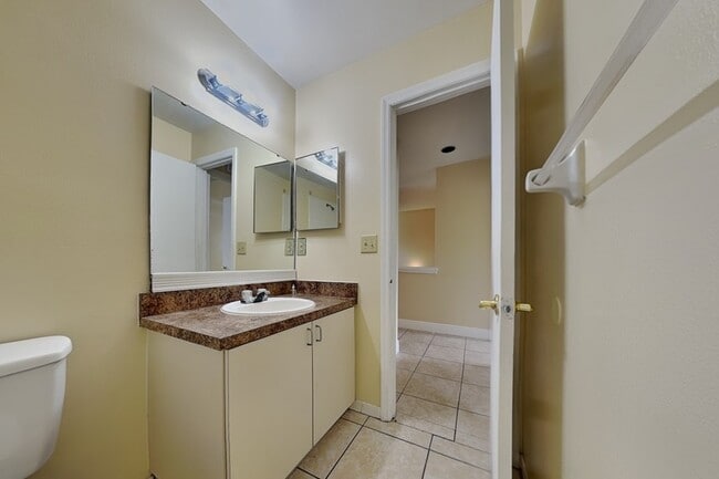 Building Photo - 479 Prestwick Pl