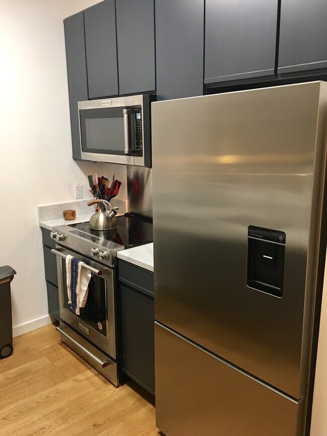Building Photo - 1BR/1BA Renovated Condo on Fillmore Street...
