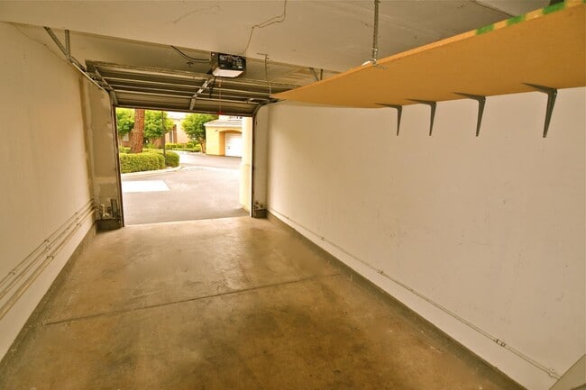 Building Photo - 6909 Rodling Dr