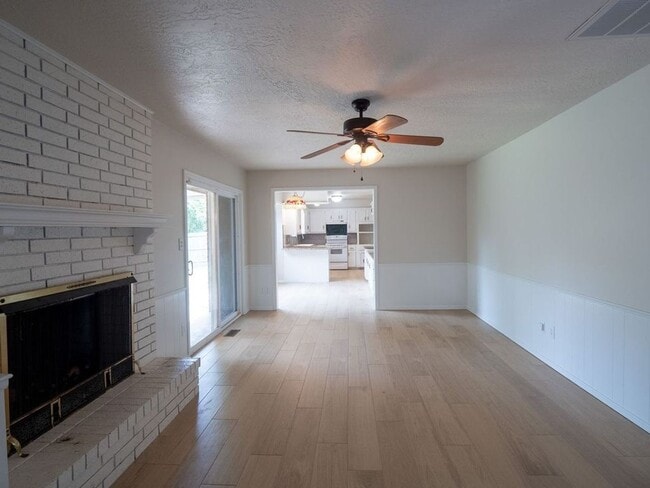 Building Photo - 4-bedroom, 2-bath Home Available in Westside Norman!