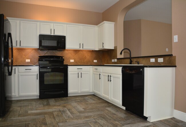 Building Photo - 406 Comal Run