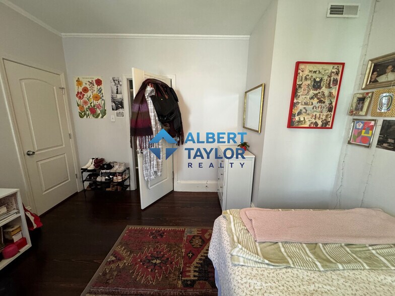 Primary Photo - 32 Rawson St