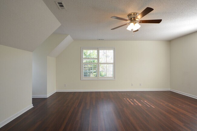 Building Photo - Escoba Bay Community- 3 Bedroom PLUS Bonus Room