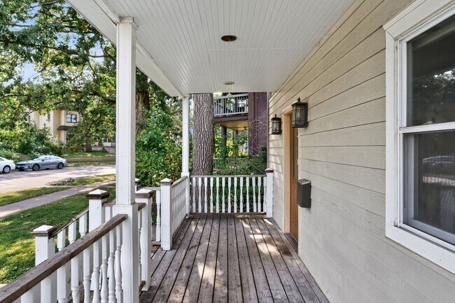 Building Photo - 6 month lease Spacious, 5bd, 2.5 renovated home in Midway!! AVAILABLE NOW