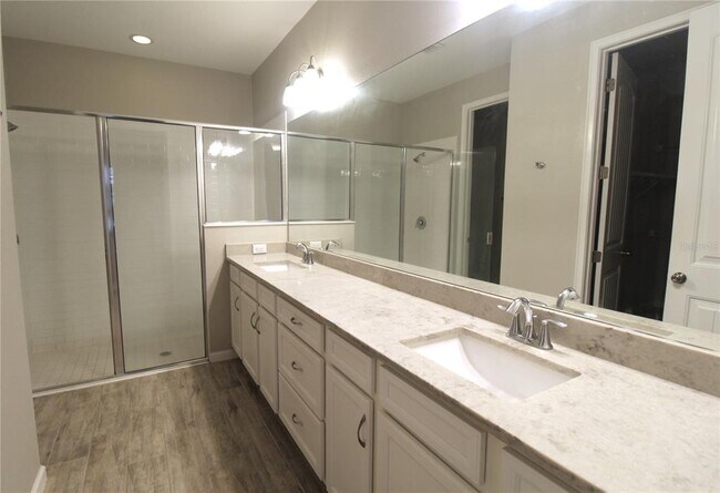 Building Photo - 11819 Brookside Dr