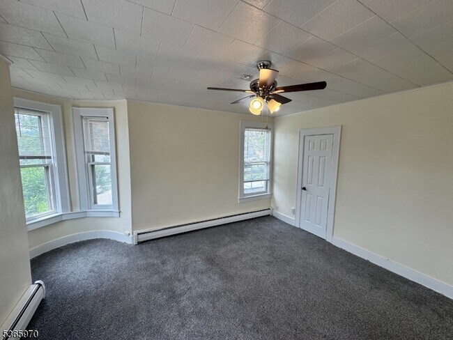 Building Photo - 156 Brown Ave
