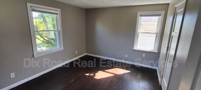 Building Photo - 702 W Fairview Ave