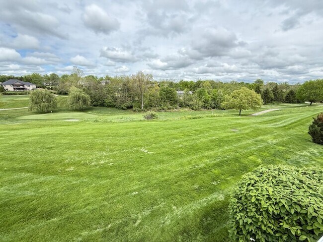 Building Photo - Triple Crown 2 bed 2 1/2 bath