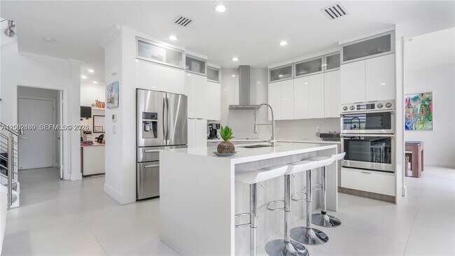 Building Photo - 321 SW 194th Ave