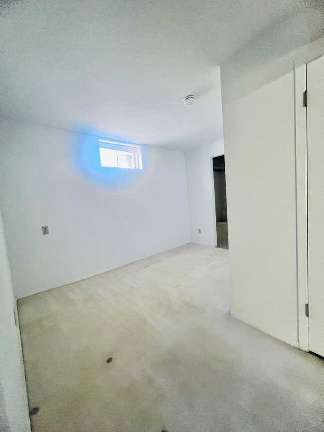 Building Photo - Perfect Nestled Condo Call Now!