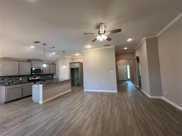 Building Photo - 148 Frank St