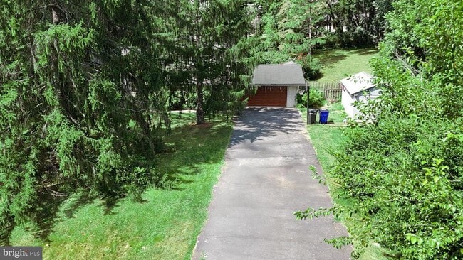 Building Photo - 5400 Woodlyn Ct