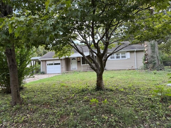 Primary Photo - 2328 E Manchester St