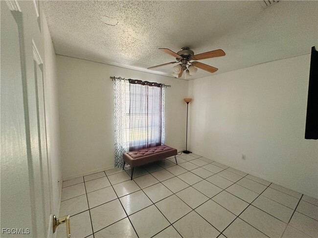 Building Photo - 1421 SW 9th Ct