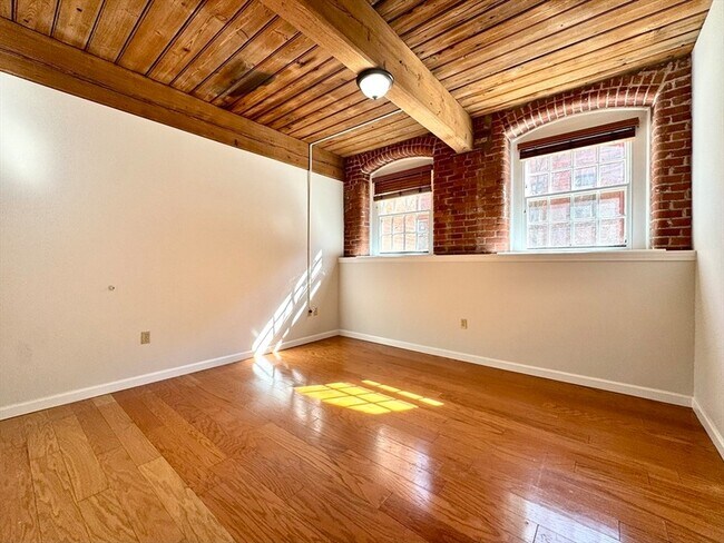 Building Photo - 4 Bishop St