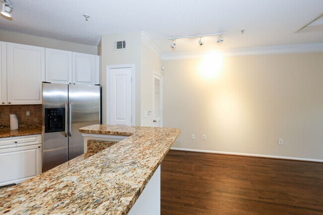 Building Photo - Villa Sonoma Brookhaven