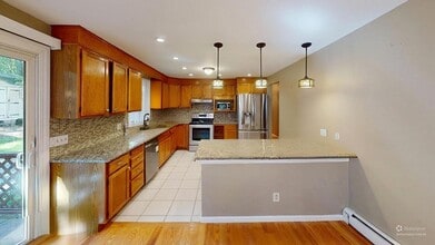 Building Photo - 18 Cranston Cir