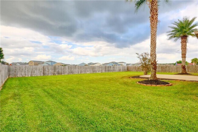 Building Photo - 657 Parish Lakes Dr