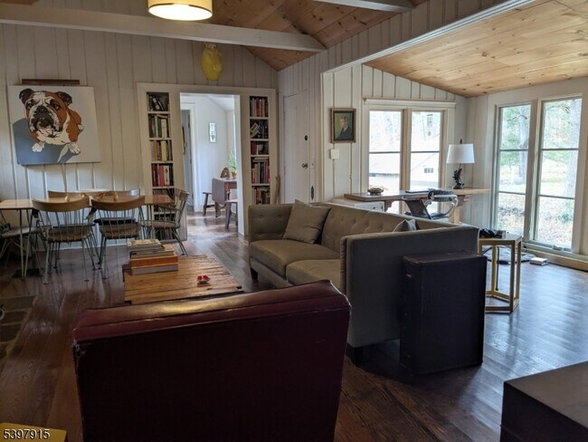 Building Photo - 445 Miller Park Rd