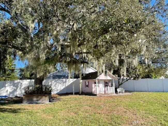 Building Photo - Carrollwood area , Andover Community , 3 Bedroom 2 Bath with beautiful Outdoor Living space. For ...