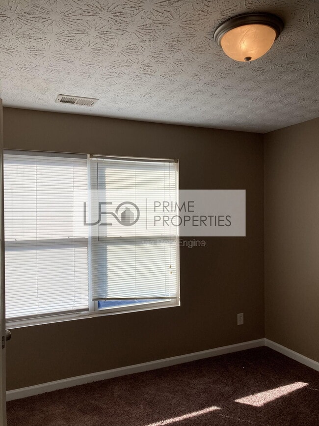 Building Photo - 7201 Fairington Ridge Cir