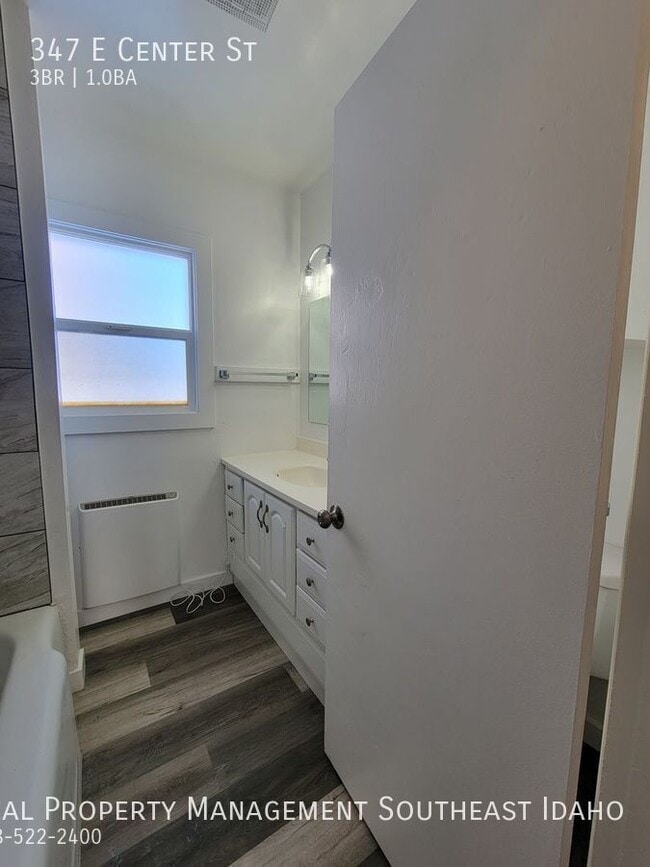 Building Photo - 347 E Center St