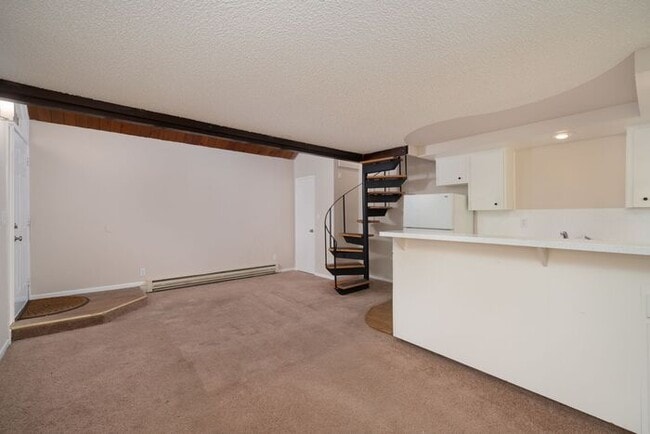 Building Photo - Beautiful 1x1 Rustic-Style Apartment