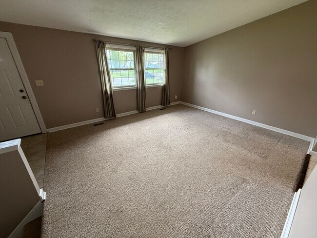 Building Photo - Stunning 3 beds 1.5 baths in Mineral Ridge