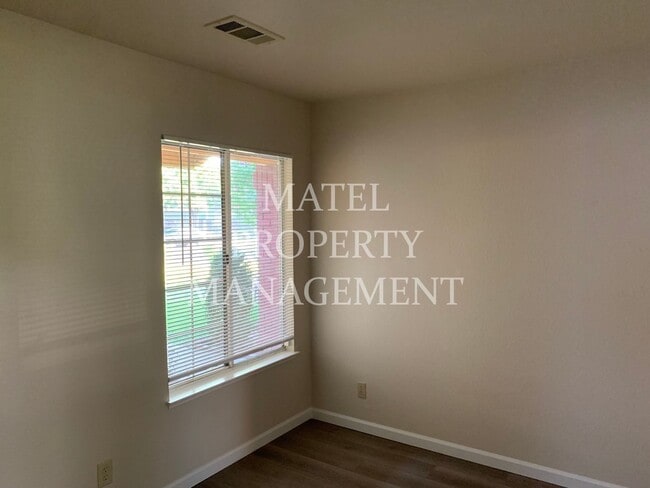 Building Photo - No Deposit