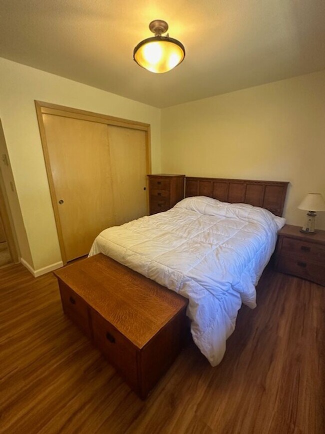 Building Photo - 1476 Glenwood Dr