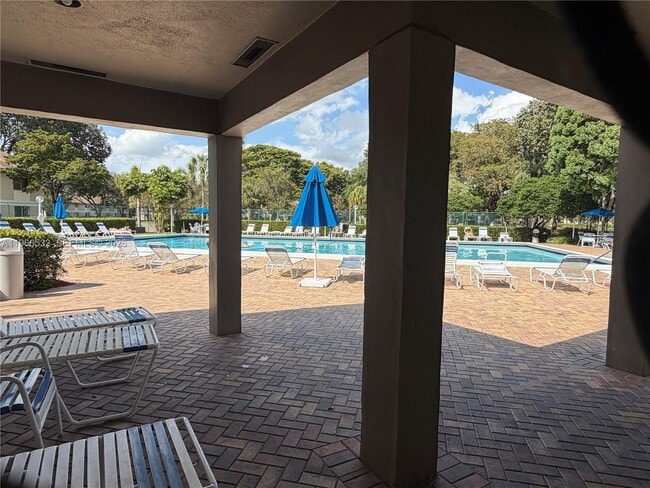 Building Photo - 104 Gardens Dr