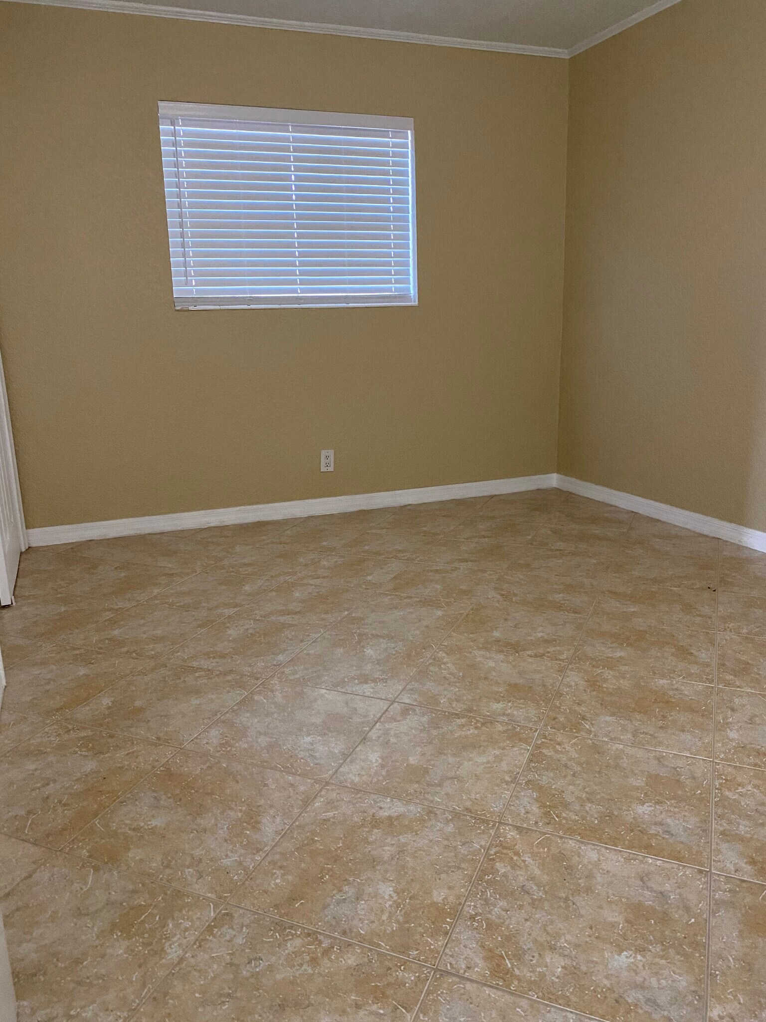 Building Photo - 309 NE 16th St