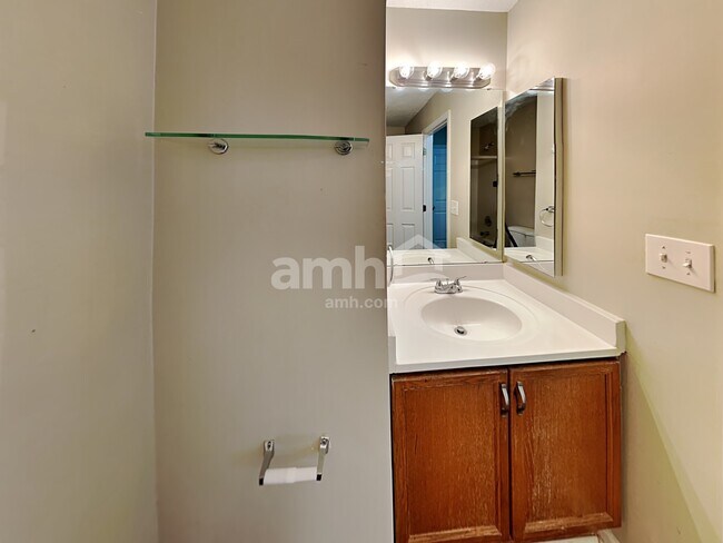 Building Photo - 4010 Logan Cir