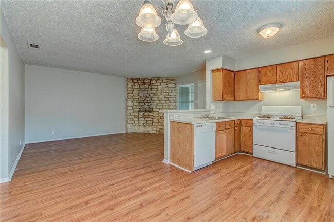 Building Photo - 400 Hedgewood Dr