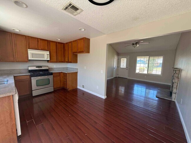 Building Photo - 1 Deertree Ct