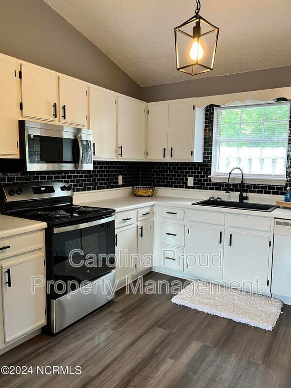 Building Photo - 1200 Peyton Cir