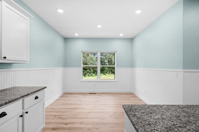 Building Photo - Luxury Rental!