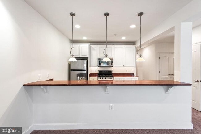 Building Photo - 8319 Quarry Manor Terrace
