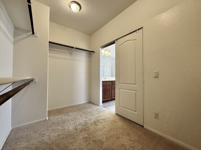 Building Photo - 10037 White Mulberry Dr
