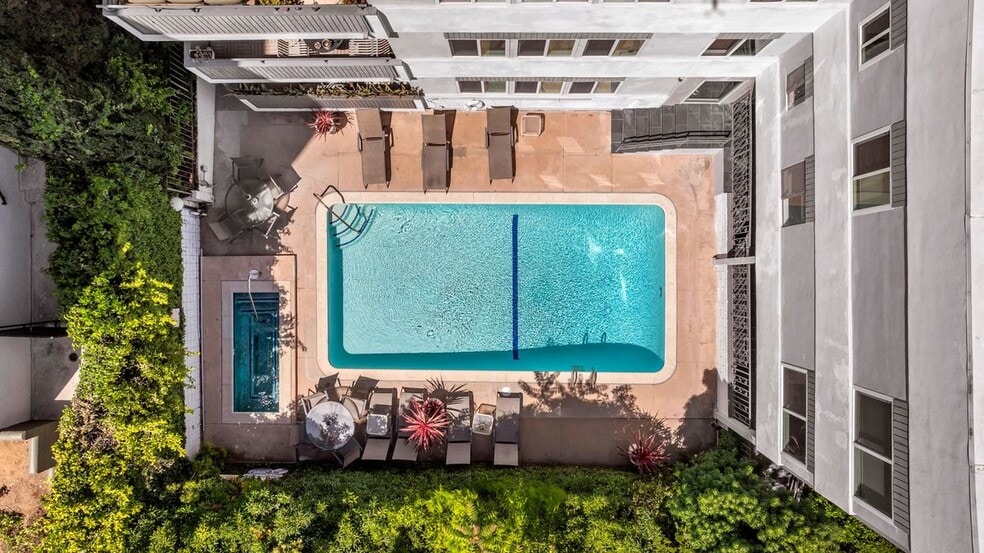 Building Photo - 7259 Hillside Ave