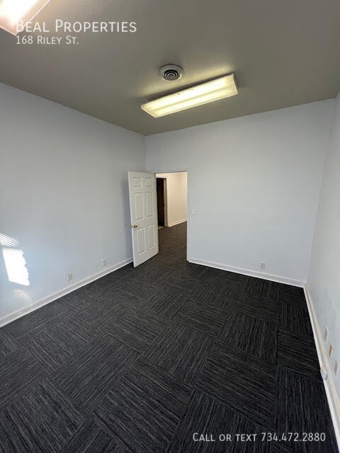 Building Photo - 168 Riley St