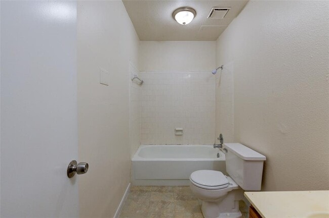 Building Photo - 3229 Hirschfield Rd