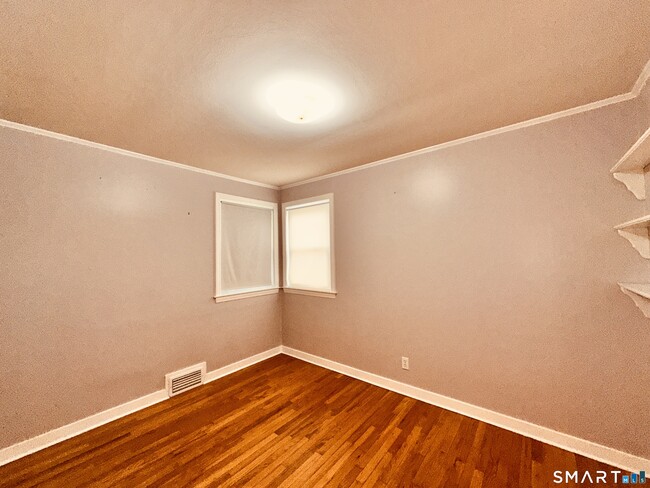 Building Photo - 33 Jepson Ln